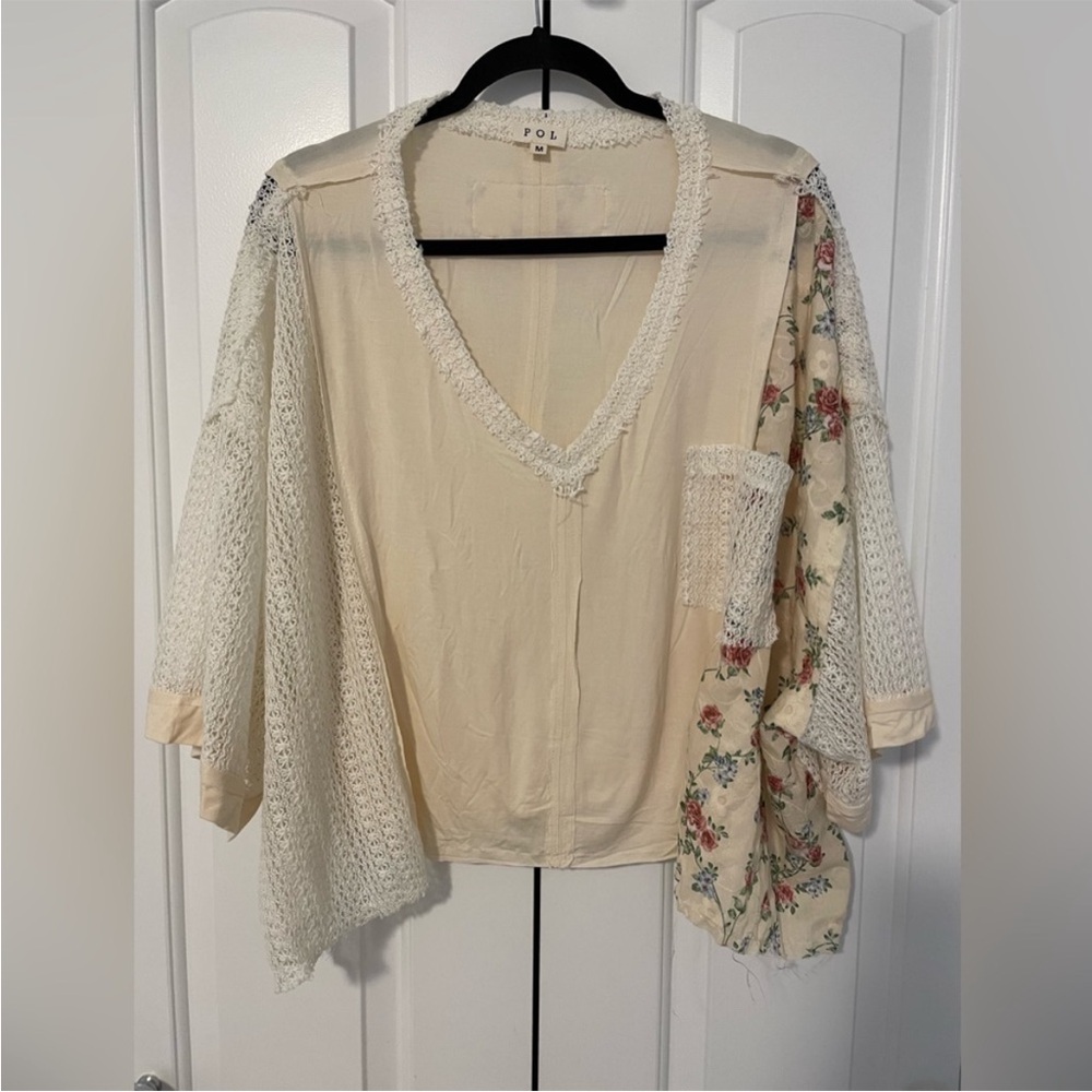 POL V-Neck Crochet Patch Oversized Top Size Medium - Picture 3 of 11